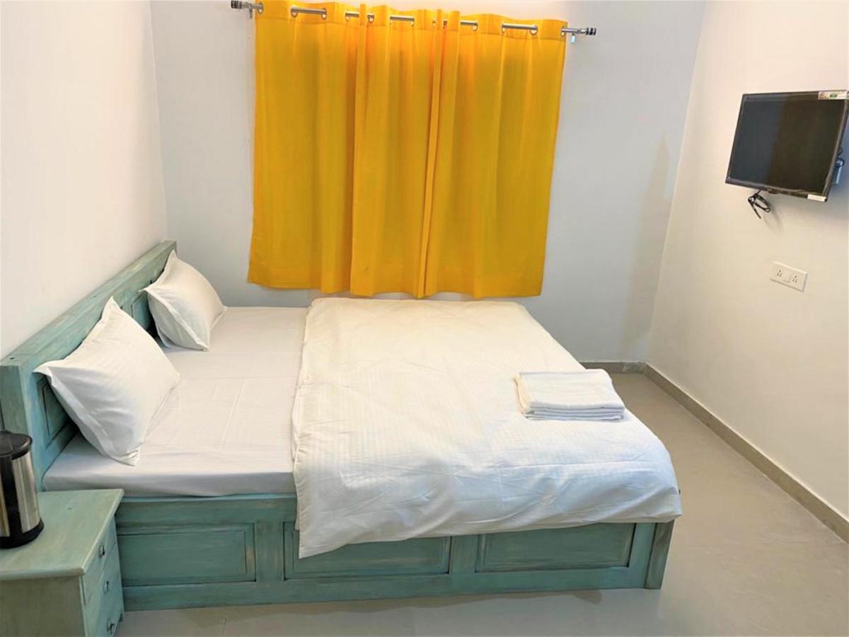 Shikhar Bunglow - A Stunning Valley View Bungalow In Mount Abu Bed and Breakfast Exteriör bild