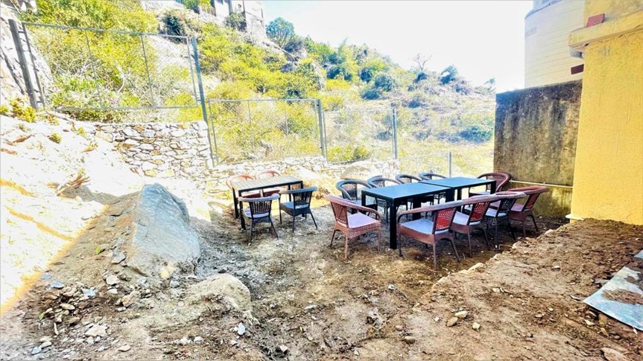 Shikhar Bunglow - A Stunning Valley View Bungalow In Mount Abu Bed and Breakfast Exteriör bild