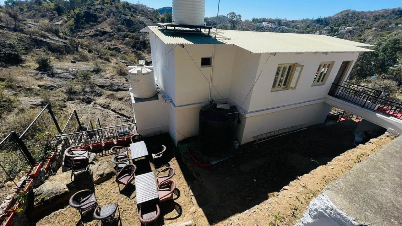 Shikhar Bunglow - A Stunning Valley View Bungalow In Mount Abu Bed and Breakfast Exteriör bild