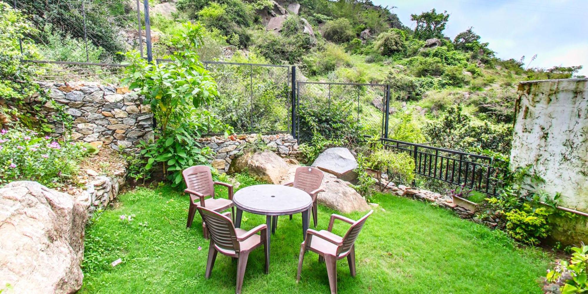 Shikhar Bunglow - A Stunning Valley View Bungalow In Mount Abu Bed and Breakfast Exteriör bild